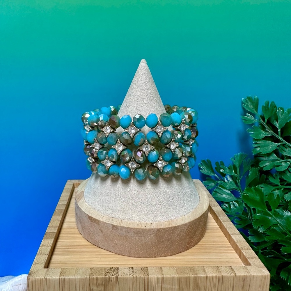 Blue glass bead stretch bracelet